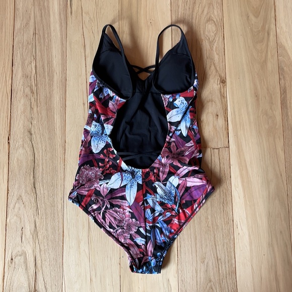 NWOT Lululemon Dark Shoreline Pink Lily Blue Floral One Piece Swimsuit Sz 4 - Picture 5 of 8